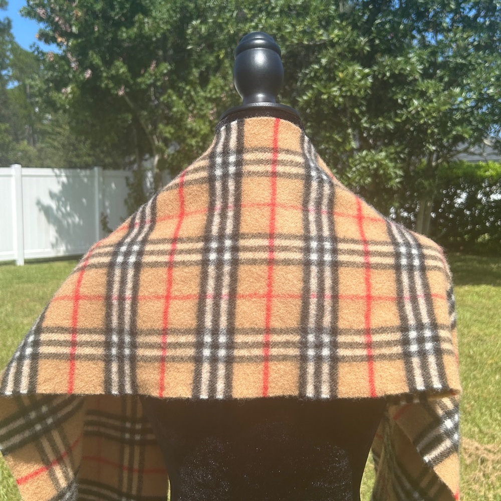 Burberrys Beige and Red Checkered Scarf - Picture 8 of 14